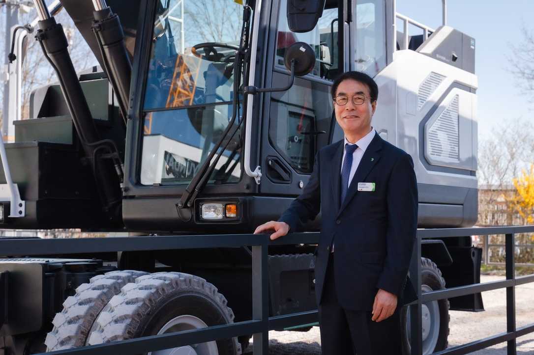 HD Hyundai Construction Equipment Präsident Cheolgon Choi im Interview HD Hyundai Construction Equipment Präsident Cheolgon Choi im Interview