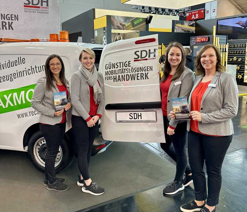 Das Team der SDH informiert Handwerksbetriebe auf der BAU 2025 über ihre Sonderkonditionen beim Fahrzeugkauf und -leasing. | Foto: SDH Das Team der SDH informiert Handwerksbetriebe auf der BAU 2025 über ihre Sonderkonditionen beim Fahrzeugkauf und -leasing. | Foto: SDH