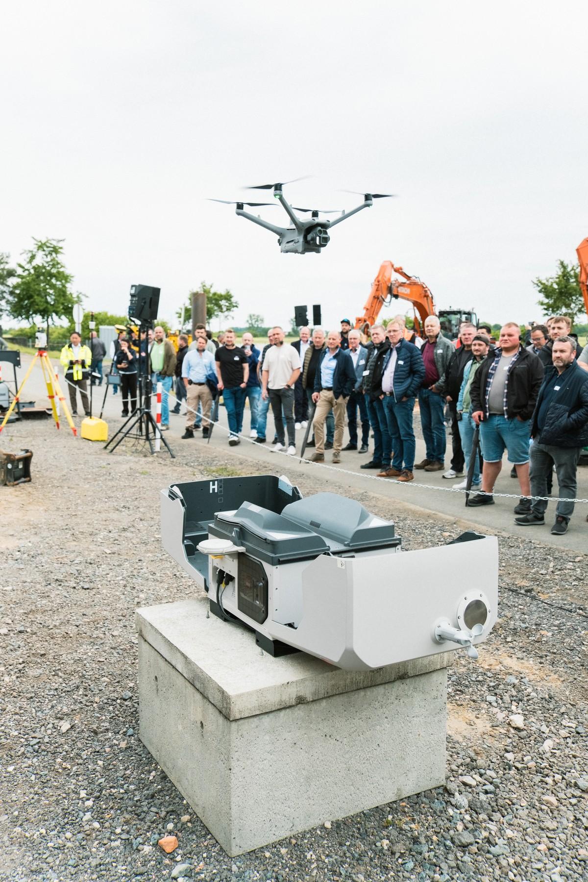 Innovative Anwendungsbeispiele und Impulse gab es auch bei den geführten und moderierten Rundgängen im Expo-Park mit Halt an insgesamt zwölf Aktionsflächen. | Foto: Kiesel