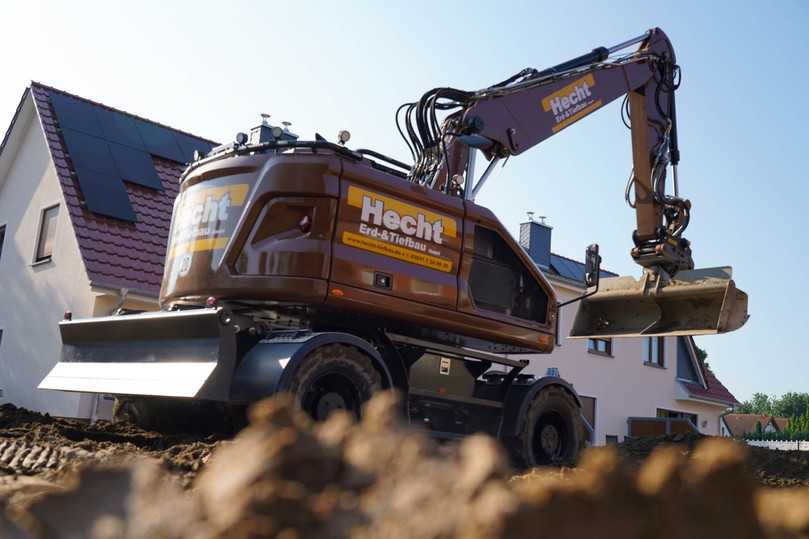 Optisch setzt der Bagger Akzente in Rehbraun.
Bild | Foto: Zeppelin