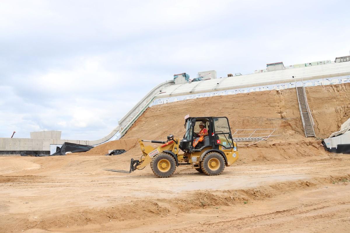 Baustelleninterne Transporte übernimmt ein kompakter Cat Radlader. | Foto: Zeppelin