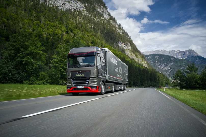 Recht unspektakulär und leise geht der 544 PS starke Elektro-MAN eTGX auf große Fahrt bis 500 km ohne Nachladen. | Foto: MAN Truck & Bus Recht unspektakulär und leise geht der 544 PS starke Elektro-MAN eTGX auf große Fahrt bis 500 km ohne Nachladen. | Foto: MAN Truck & Bus