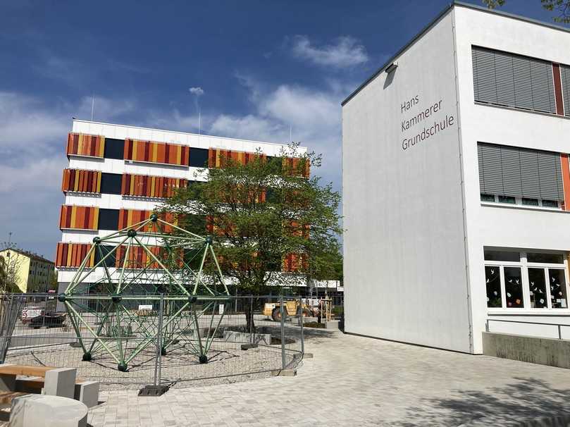 Anders als in Kindergärten, wo Rasenflächen dominieren, benötigen Schulhöfe befestigte Flächen. | Foto: Godelmann Anders als in Kindergärten, wo Rasenflächen dominieren, benötigen Schulhöfe befestigte Flächen. | Foto: Godelmann