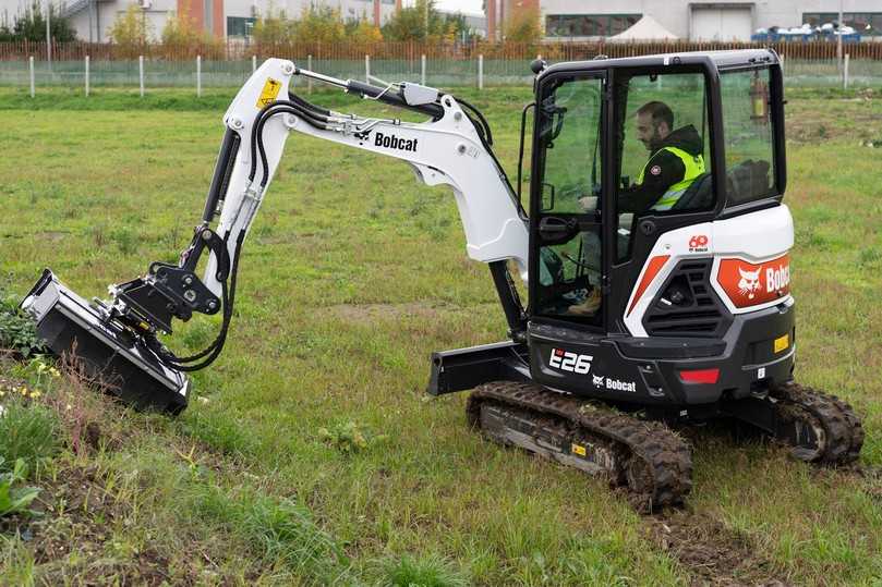 Der Brushcat-Rotationsmäher von Bobcat mit kraftvoller Schneid- und Mulchleistung eignet sich zum Einsatz in Gebieten mit Wildwuchs. | Foto: Bobcat Der Brushcat-Rotationsmäher von Bobcat mit kraftvoller Schneid- und Mulchleistung eignet sich zum Einsatz in Gebieten mit Wildwuchs. | Foto: Bobcat