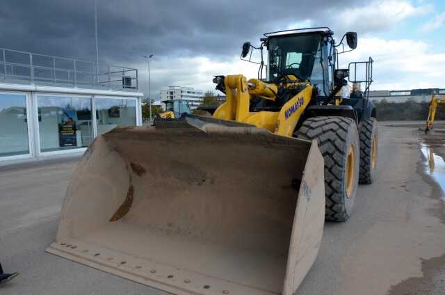 Der Komatsu WA475-10 Radlader ist mit 4,2 - 4,9 Kubikmetern Schaufelvolumen lieferbar. | Foto: B_I