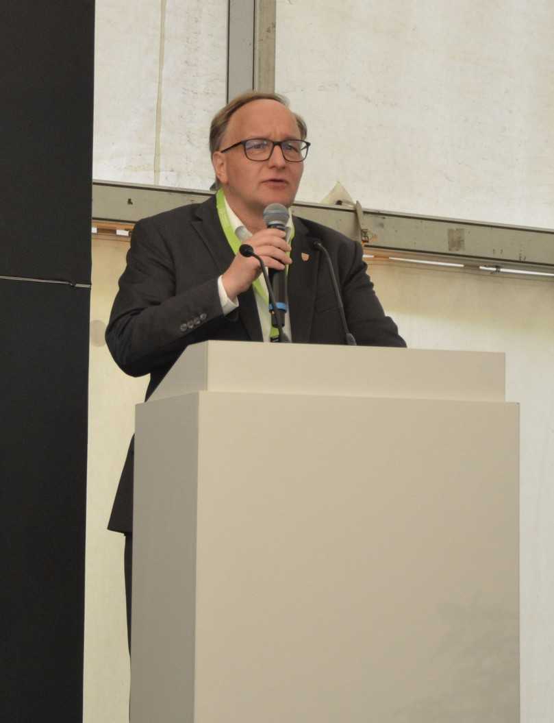 „Wir werden immer abhängiger von vernetzten Systemen“, sagte Bürgermeister Dr. Tobias Lehberg. Für die weitere zuverlässige Bereitstellung von Dienstleistungen sei Resilienz daher wichtig. | Foto: B_I/Valdix