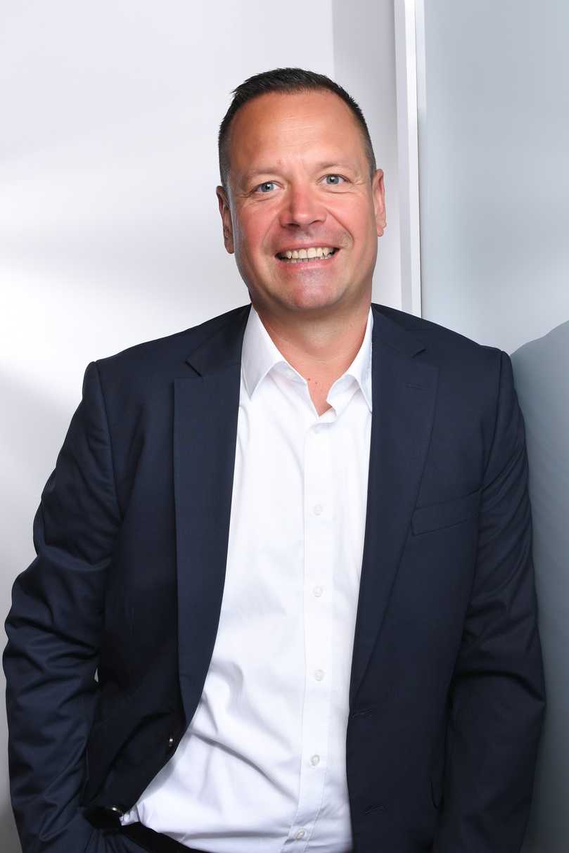 "Die E-Baustelle reduziert Lärm und
Schadstoffe, verbessert dadurch die Akzeptanz und stärkt das Vertrauen in moderne Breitband-Infrastrukturprojekte." Sascha Bendler | Foto: Axians Deutschland "Die E-Baustelle reduziert Lärm und
Schadstoffe, verbessert dadurch die Akzeptanz und stärkt das Vertrauen in moderne Breitband-Infrastrukturprojekte." Sascha Bendler | Foto: Axians Deutschland