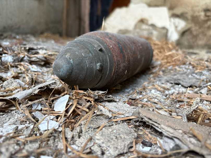 Diese Granate fand ein Arbeiter in Uttenweiler. | Foto: Polizeipräsidium Ulm