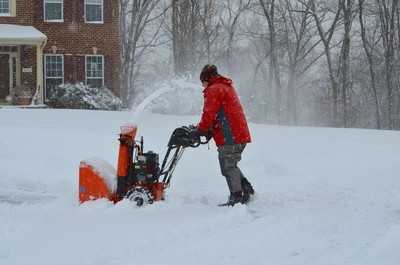 Schneefräsen Test & Erfahrungen: Warum Profis auf Zweistufen-Systeme setzen