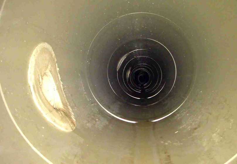 Nach der Sanierung mit dem TIP-Verfahren ist der DN-900-Kanal wieder tragfähig und dicht. Auch die Seitenzuläufe wurden grabenlos angebunden. | Foto: Sanierungstechnik Dommel