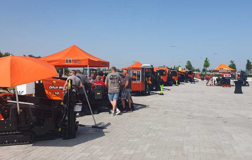 Im Rahmen der Roadshow konnte das gesamte Maschinenspektrum von Ditch Witch nicht nur angesehen,… | Foto: B_I/zu Eulenburg Im Rahmen der Roadshow konnte das gesamte Maschinenspektrum von Ditch Witch nicht nur angesehen,… | Foto: B_I/zu Eulenburg