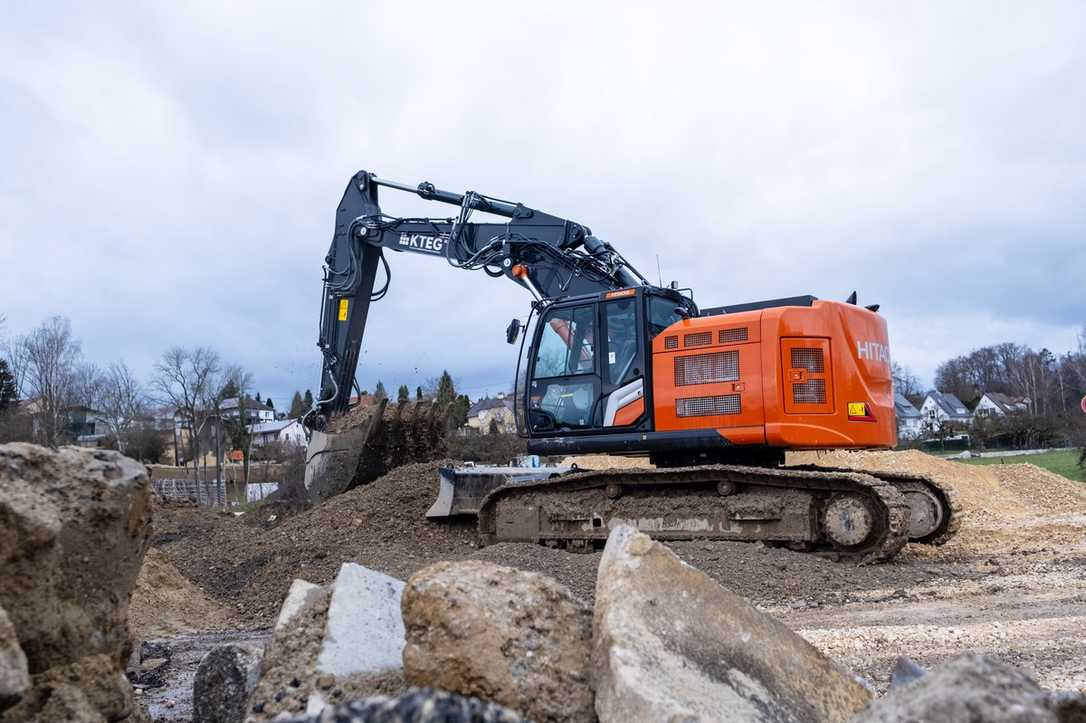 Neue KTEG-Kurzheckbagger 63US-6 und 375US-7 auf der bauma München Neue KTEG-Kurzheckbagger 63US-6 und 375US-7 auf der bauma München