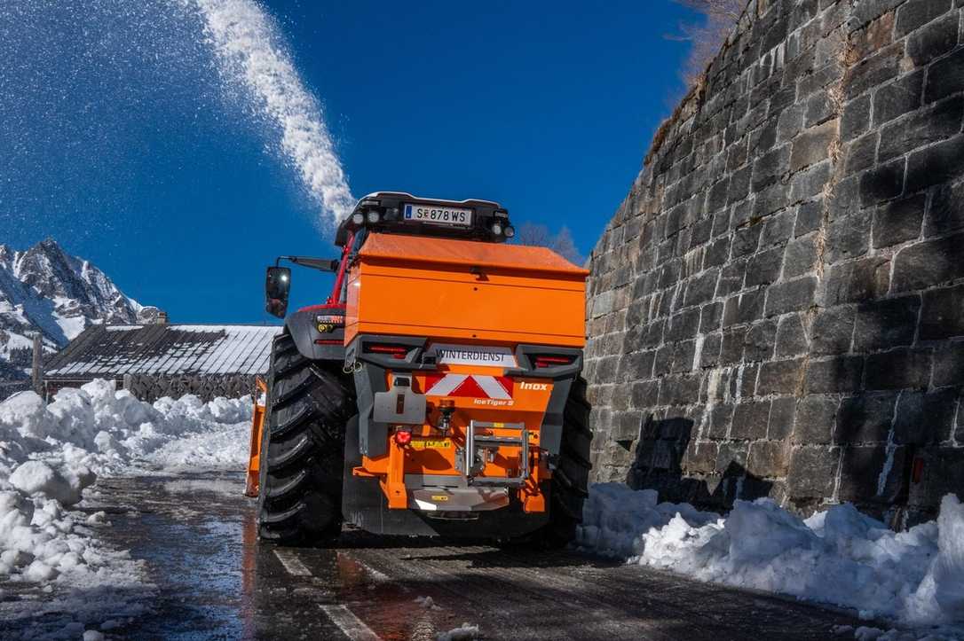 Amazone: Neuer Winterdienst-Streuer IceTiger Inox