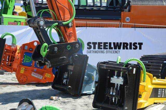 Newcomer Steelwrist hat sich mit den Marktveteranen von Rototilt zusammengetan, um mit Hilfe des neuen Open-S-Standards vollhydraulische Schnellwechsler insgesamt auch außerhalb Skandinaviens voranzubringen. | Foto: B_I