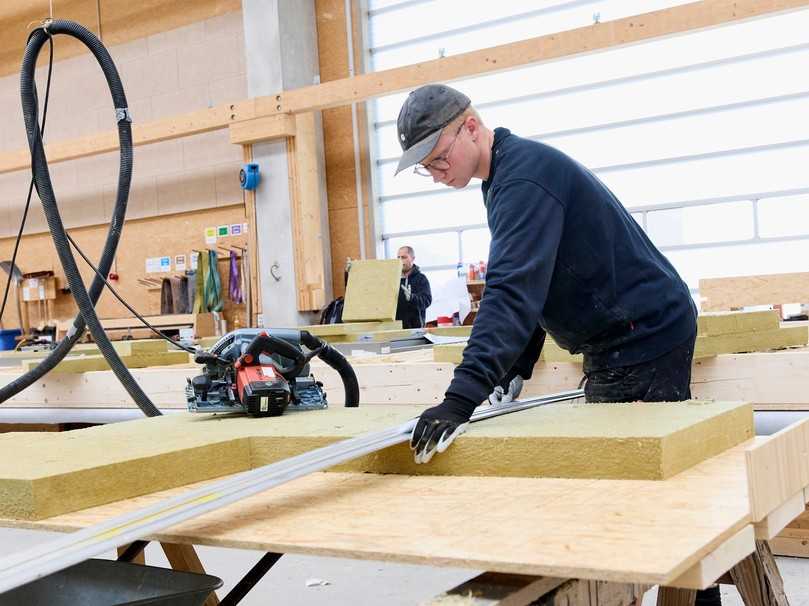 Die „Woodrock Protect“ ist eine temperatur- und feuchtebeständige, stets maßhaltige Dämmplatte aus Steinwolle. | Foto: Rockwool