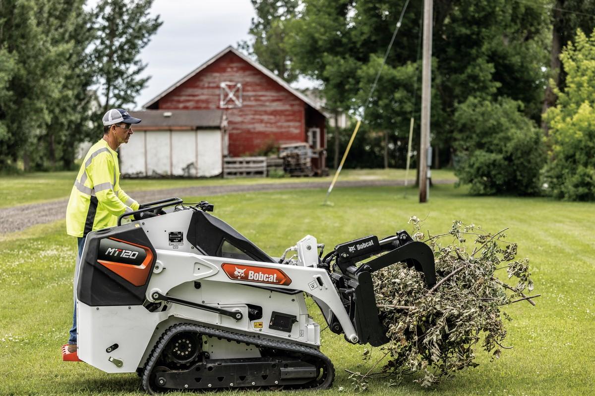 Mehr als 20 kompatiblen Anbaugeräte-Kategorien, bietet der neue Mini-Raupenlader MT120 von Bobcat. | Foto: Bobcat