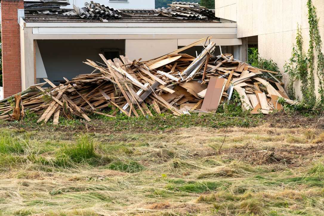 Asbest im GaLaBau: Unsichtbare Gefahr auf Baustellen