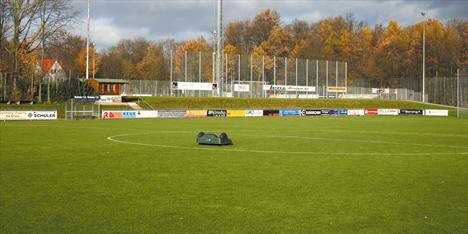 Robotermäher für den Sportplatz