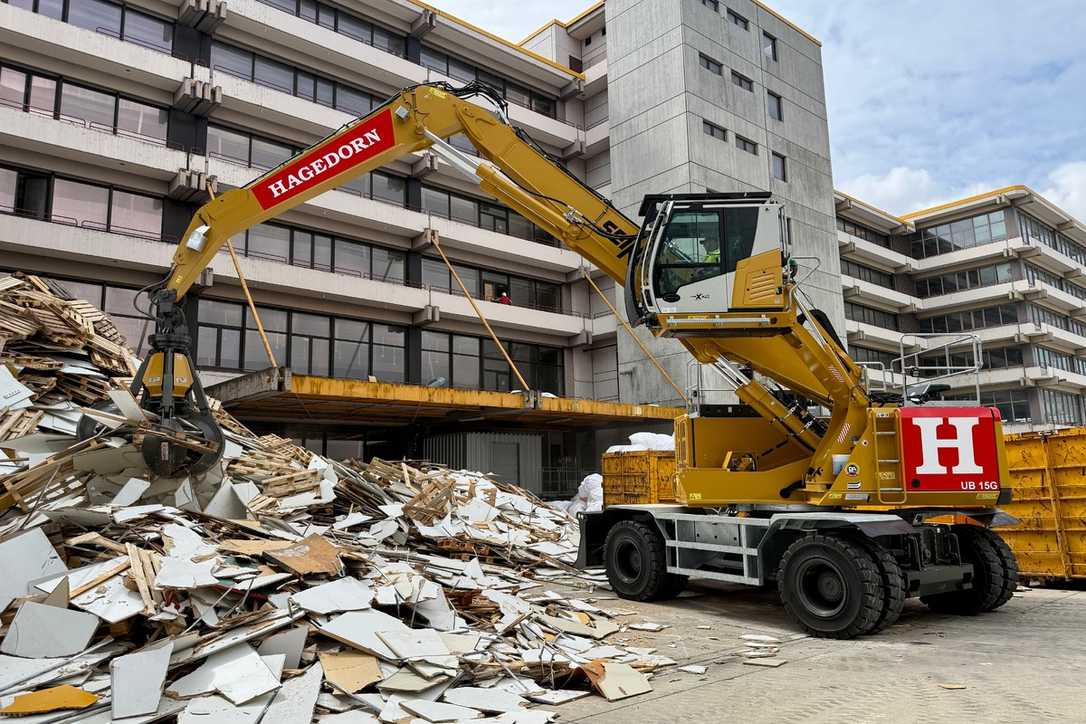 Neuer Elektro-Bagger beim Kraftwerksrückbau: Hagedorn setzt auf Sennebogen