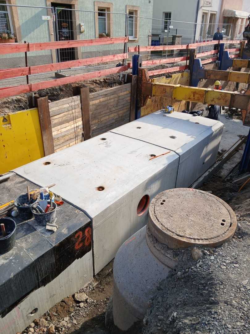 Die vorproduzierten Elemente ermöglichen einen sehr schnellen Einbau auf der Baustelle, sind passgenau und zuverlässig. | Foto: Teichmann Bau GmbH