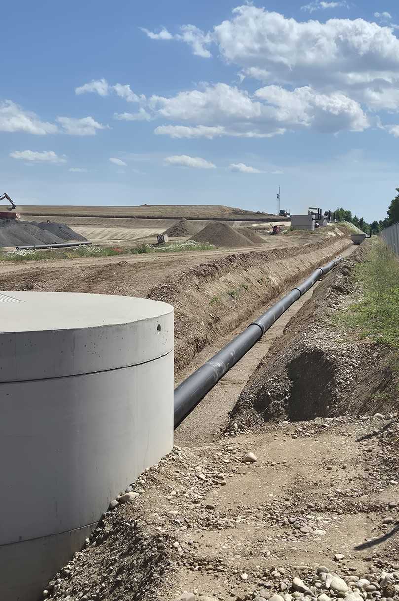 Die Sammelleitung wird das Sickerwasser zu einem Pufferbecken transportieren. | Foto: B_I/zu Eulenburg