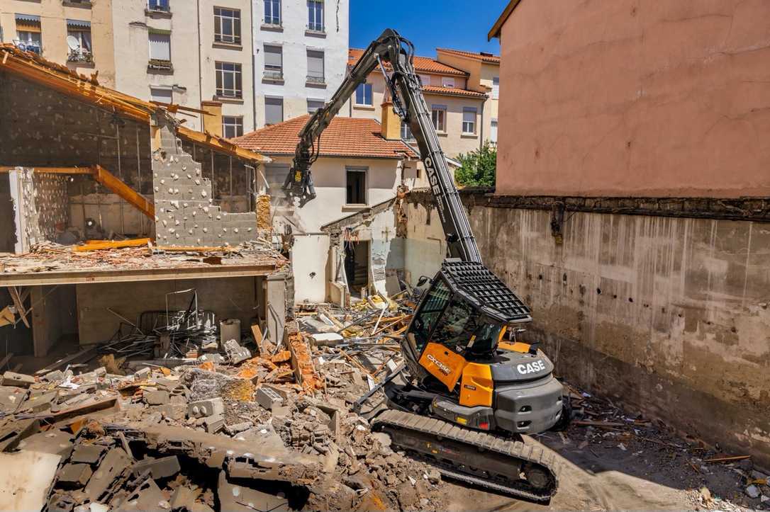 Case CX135E XRD Long-Reach-Abbruchbagger auf baustelle in Lyon Case CX135E XRD Long-Reach-Abbruchbagger auf baustelle in Lyon