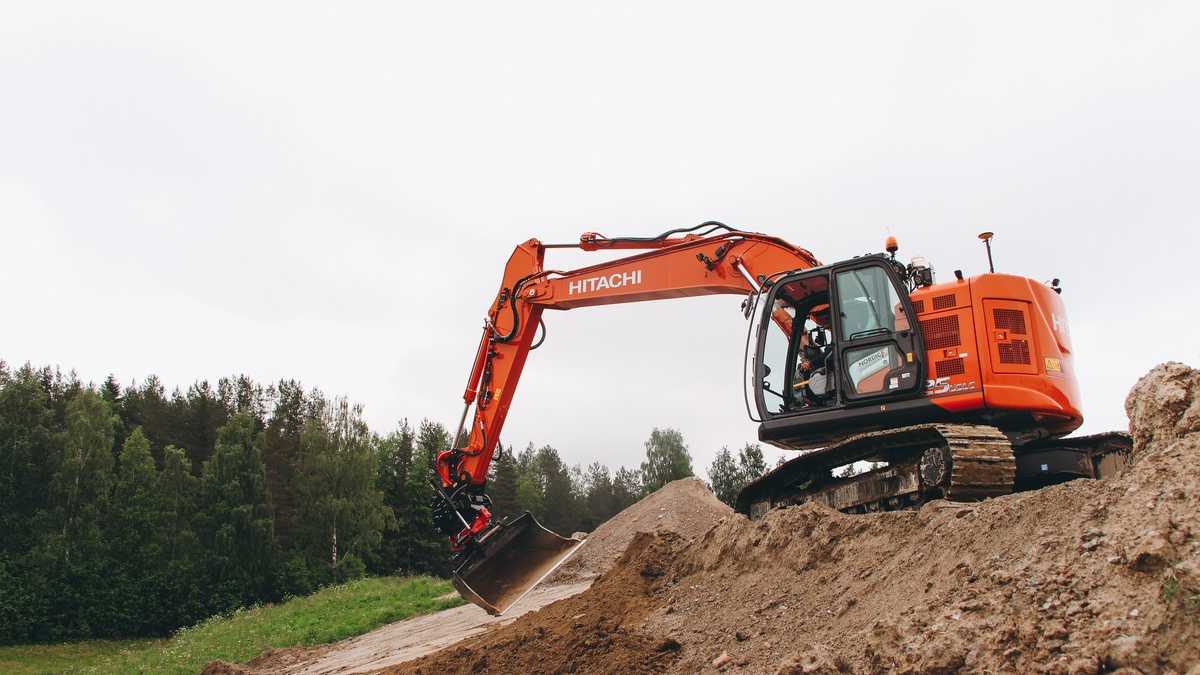 Groß-Deal: Hitachi Bagger kommen ab 2026 mit Rototilt-Technik direkt ab ...
