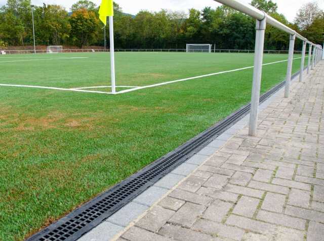 Filterrinnensystem hält Mikroplastik und Kork zurück