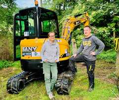 Minibagger macht Ehepaar das Leben leichter