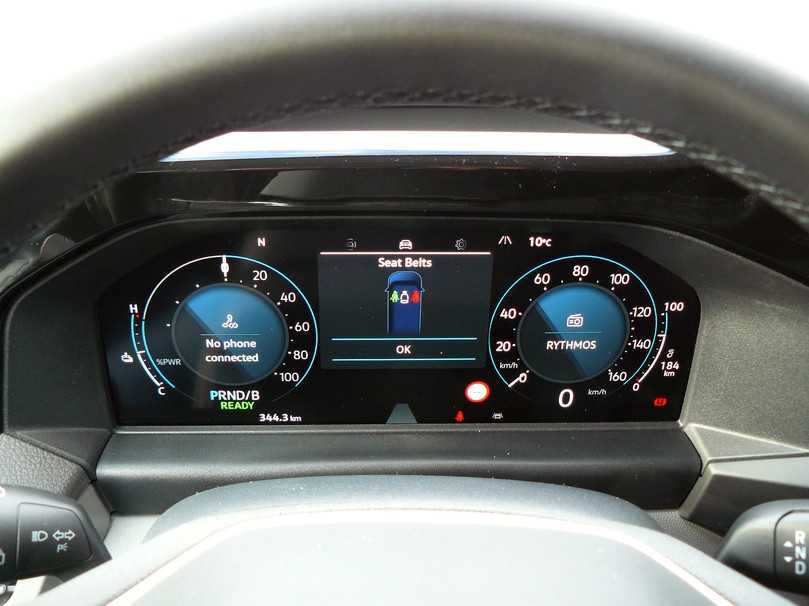 Spezifisch gezeichnet: Übersichtliche Instrumente der E-Variante. | Foto: Randolf Unruh