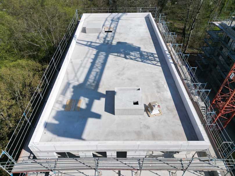 Das ging schnell: Die fertige Attika mit den neuen Ytong-Attikaelementen | Foto: Xella Deutschland GmbH