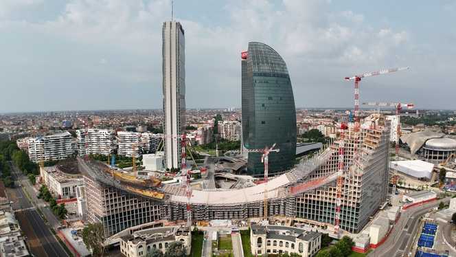 Spektakuläre Welle über Mailand