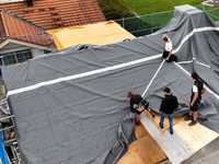 Vorkonfektionierte Dachbahn beschleunigt die Verlegung