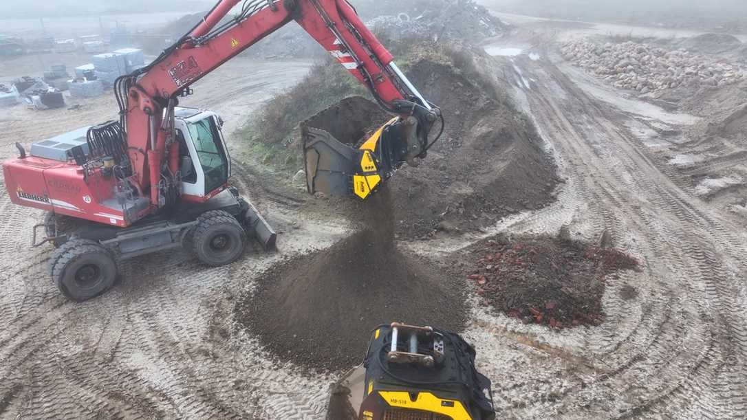 Bauen auf Sylt: Boden- und Bauschuttaufbereitung mit MB Crusher spart Kosten Bauen auf Sylt: Boden- und Bauschuttaufbereitung mit MB Crusher spart Kosten