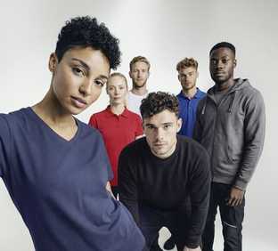 UV-Schutz für die Baustelle: Neue Shirt-Kollektion für Arbeiten im Freien