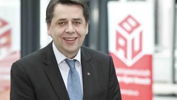 Dietmar Schäfers, stellvertretender Bundesvorsitzender der IG Bau, hält den Ruf der Fliesenleger für „schwer angeschlagen“. Den Grund dafür sieht er im Wegfall der Meisterpflicht. | Foto: IG Bau (Paul Schimweg)