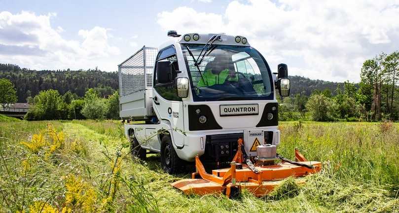 Die M-Serie als Geräteträger: Hier ist der Q-Elion in der kommunalen Grünflächenpflege unterwegs. | Foto: Quantron AG Die M-Serie als Geräteträger: Hier ist der Q-Elion in der kommunalen Grünflächenpflege unterwegs. | Foto: Quantron AG