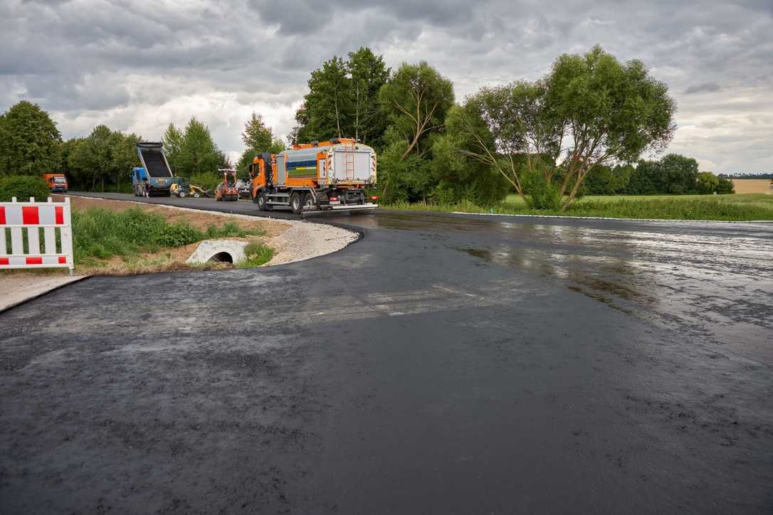 Asphaltbau: Fahrner setzt auf Bitumenvorspritzmaschine in Vollausstattung