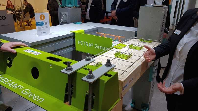 Zu sehen auf der BAU 2023: Beim Verbundträger „Deltabeam Green“ und der „Petra Green“-Auswechselung ist nicht nur der Lack grün. | Foto: B_I/bb Zu sehen auf der BAU 2023: Beim Verbundträger „Deltabeam Green“ und der „Petra Green“-Auswechselung ist nicht nur der Lack grün. | Foto: B_I/bb