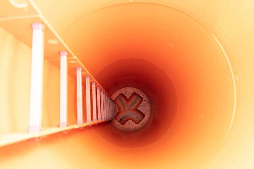 Blick in den Awaschacht mit fließoptimierten Gerinne | Foto: Rehau