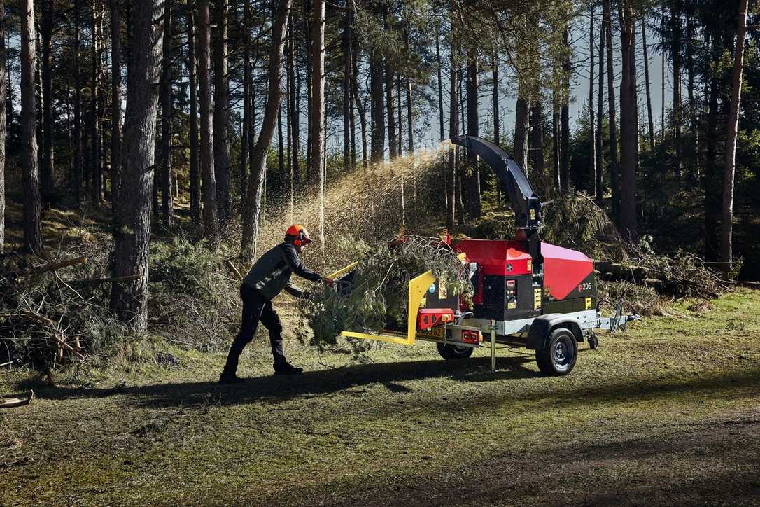TP 206 Mobile: Kompakter Anhänger-Häcksler im Praxistest