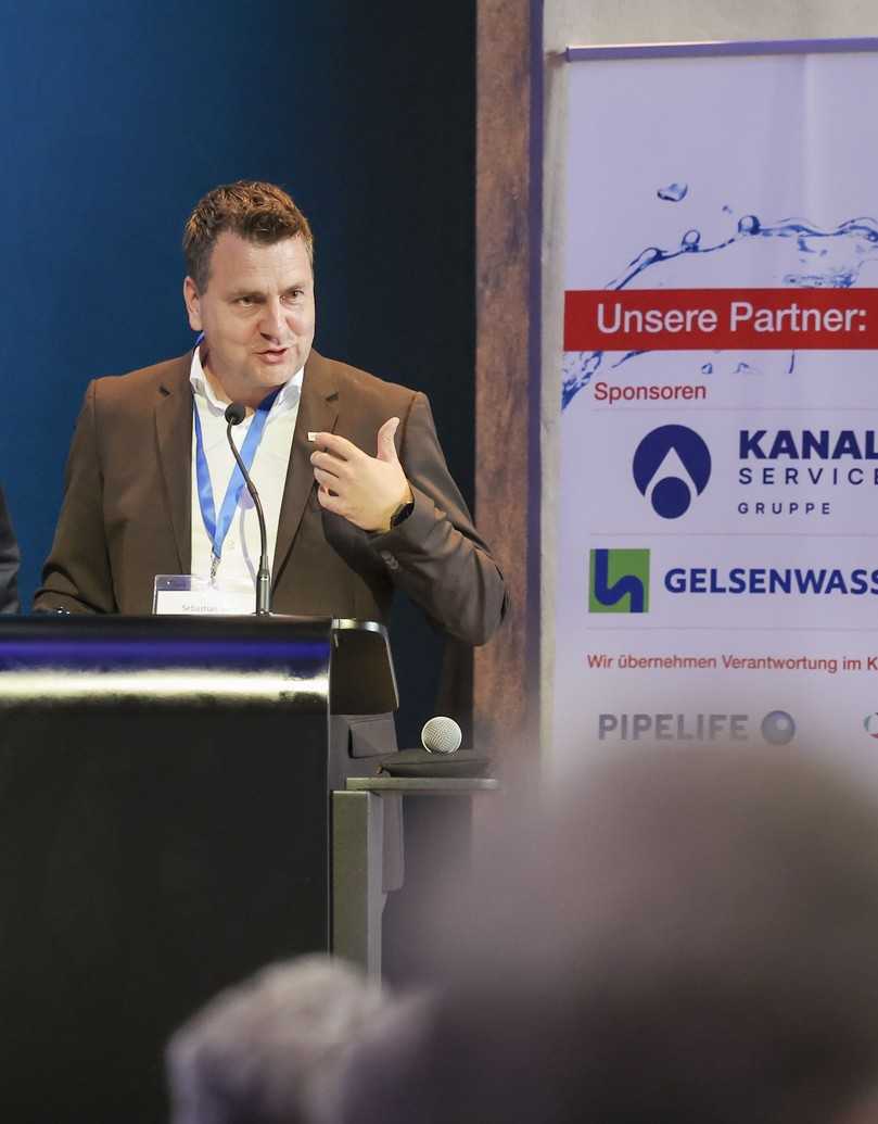 Sebastian Beck rief dazu auf, mit mehr Mut und Entschlossenheit die Umsetzung von erfolgversprechenden Strategien voranzutreiben. | Foto: Dr.-Ing. Stein & Partner