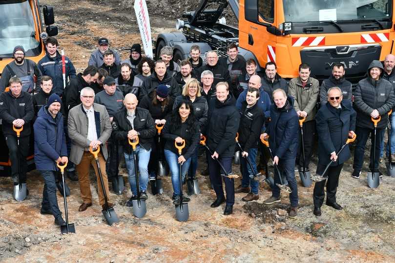 Der Baustart für das neue Werk wurde mit Team und Gästen gefeiert. | Foto: Bucher Municipal Der Baustart für das neue Werk wurde mit Team und Gästen gefeiert. | Foto: Bucher Municipal