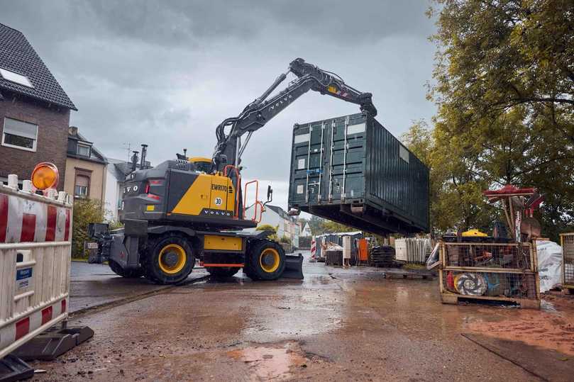 Mit dem kürzesten Heckschwenkradius ihrer Klasse und reduziertem Frontschwenkradius sind die Volvo-Mobilbagger EWR150 und der EWR170 ideal für Arbeiten auf engstem Raum. | Foto: Swecon Mit dem kürzesten Heckschwenkradius ihrer Klasse und reduziertem Frontschwenkradius sind die Volvo-Mobilbagger EWR150 und der EWR170 ideal für Arbeiten auf engstem Raum. | Foto: Swecon