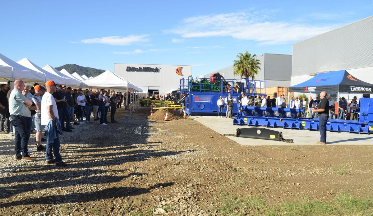 Präsentation einer Schneckenbohrmaschine und eines Recyclers von American Augers | Foto: B_I/Valdix