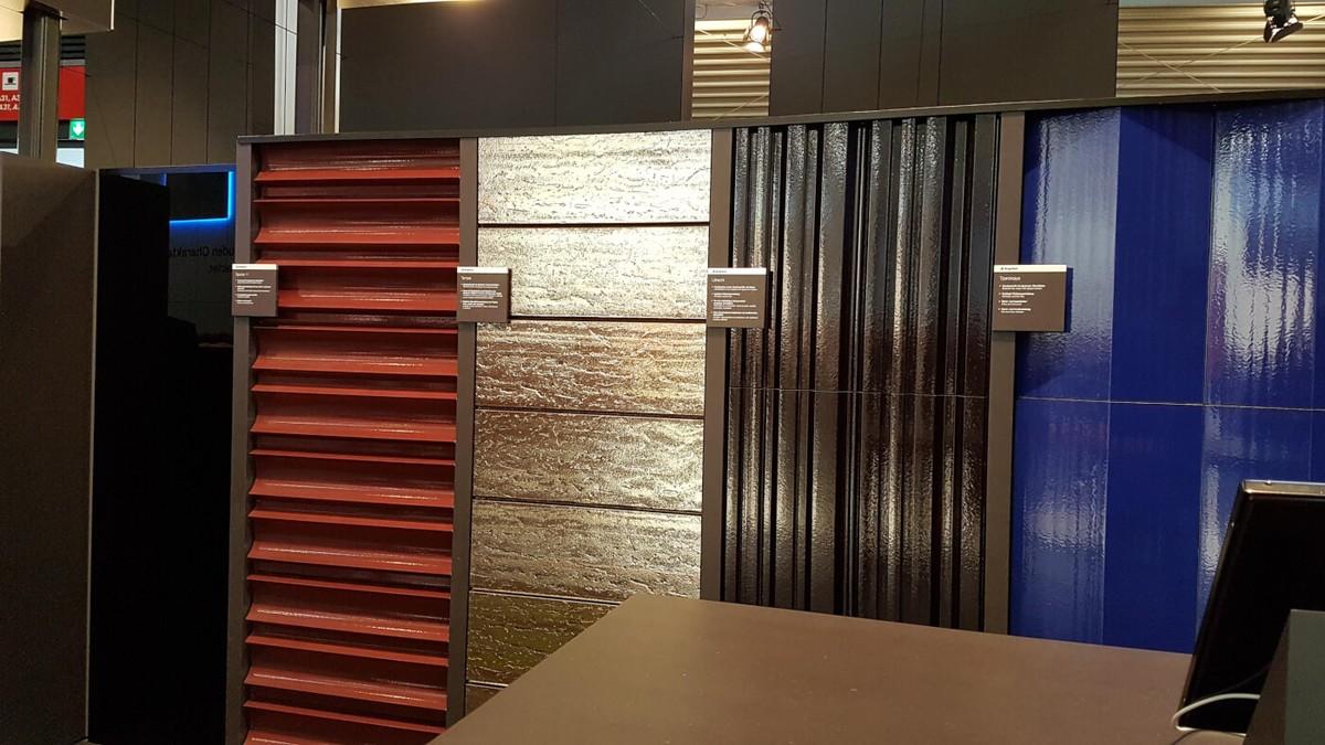 Argeton zeigt die große Vielfalt kreativer Keramikfassaden.Besonders metallische Oberflächen wie bei „Tampa“ (2.v.l.) mit glasierter Texturoberfläche finden viel Anklang.