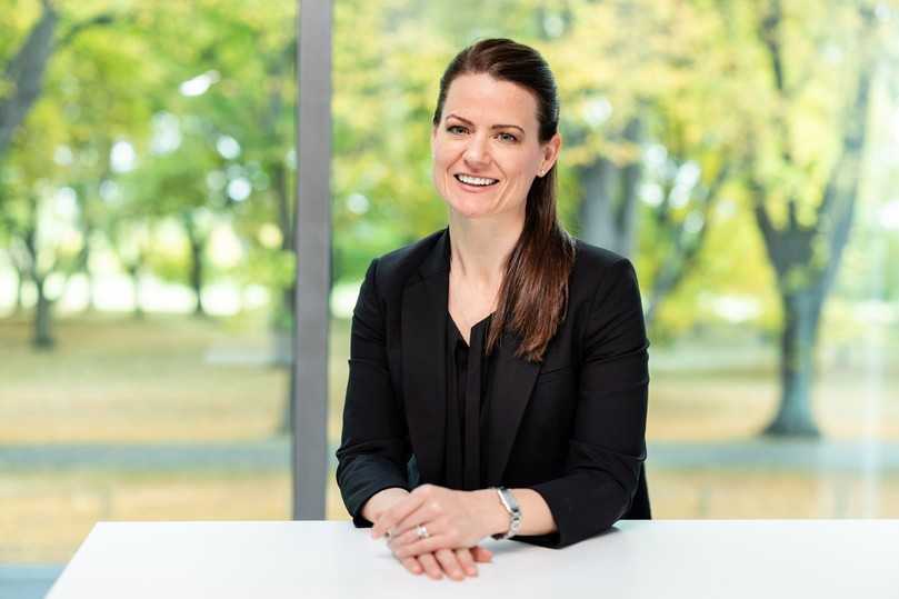 Angela Harvey ist Chief Customer Officer bei Seequent, verfügt über mehr als 20 Jahre Erfahrung in der Technologiebranche und engagiert sich leidenschaftlich dafür, Kundenbedürfnisse mit digitalen Lösungen zusammenzubringen. | Foto: Seequent Angela Harvey ist Chief Customer Officer bei Seequent, verfügt über mehr als 20 Jahre Erfahrung in der Technologiebranche und engagiert sich leidenschaftlich dafür, Kundenbedürfnisse mit digitalen Lösungen zusammenzubringen. | Foto: Seequent