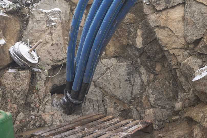 Rohreinzug im massiven Felsgestein | Foto: NR Unternehmensgruppe