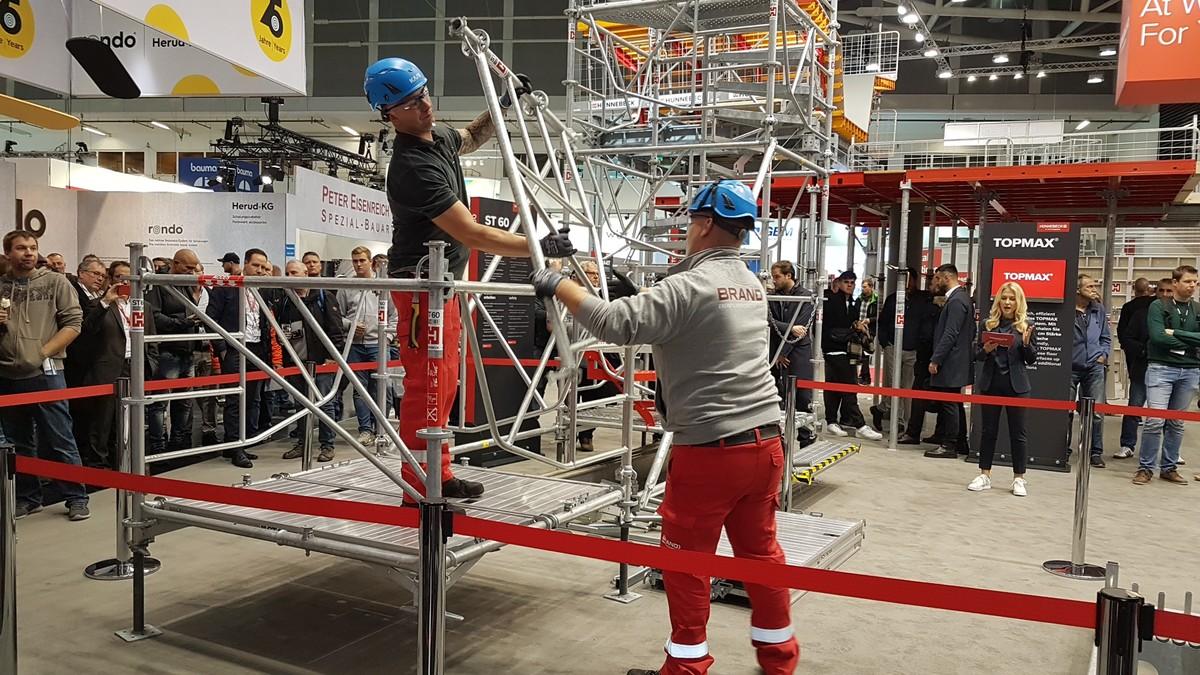 Vorführung bei Hünnebeck: Das Traggerüstsystem ST 60 besteht aus sechs leichten Basisteilen mit maximal 15 kg Gewicht. | Foto: B_I/bb