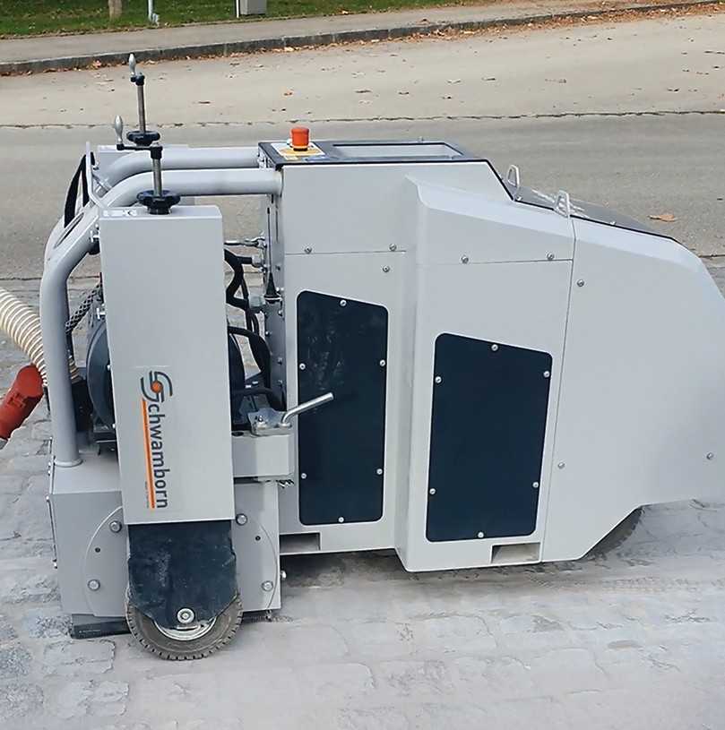 Die BEF 400RC arbeitet elektrisch und ferngesteuert. So schafft sie eine hohe Flächenleistung. | Foto: Schwamborn Die BEF 400RC arbeitet elektrisch und ferngesteuert. So schafft sie eine hohe Flächenleistung. | Foto: Schwamborn